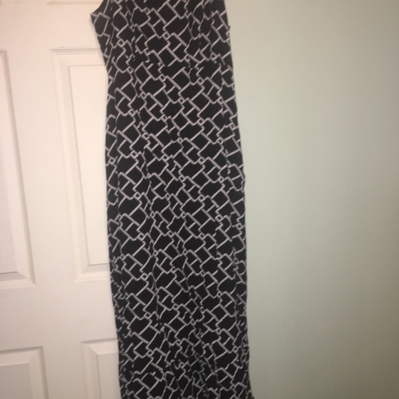 Geometric Halter maxi dress - Picture 5 of 9